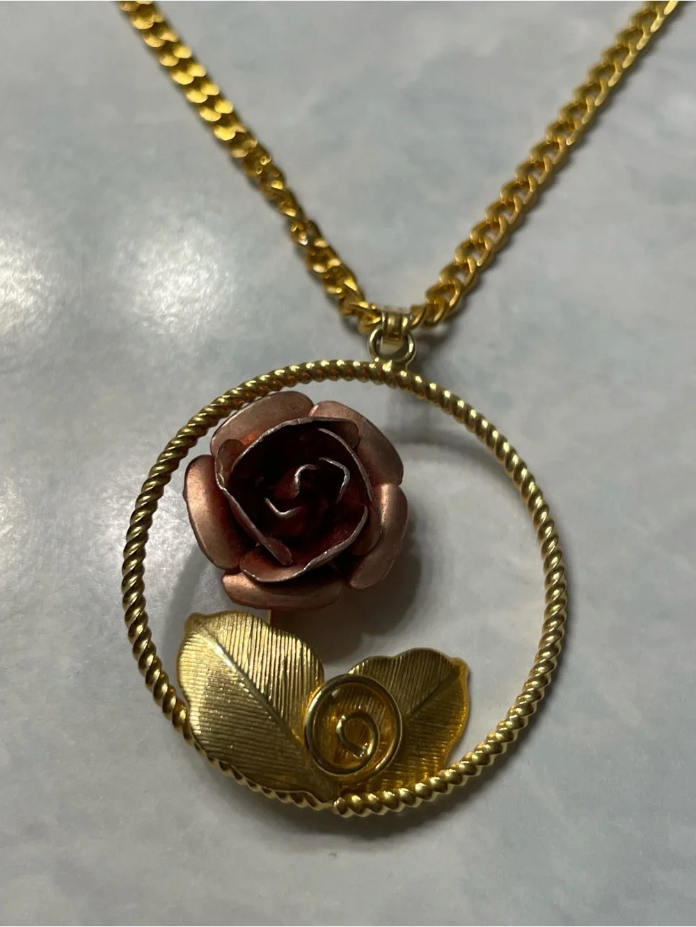 Vintage Gold-Tone Rose & Leaf Pendant Necklace in Pink and Gold Chain Signed RK - Picture 4 of 7